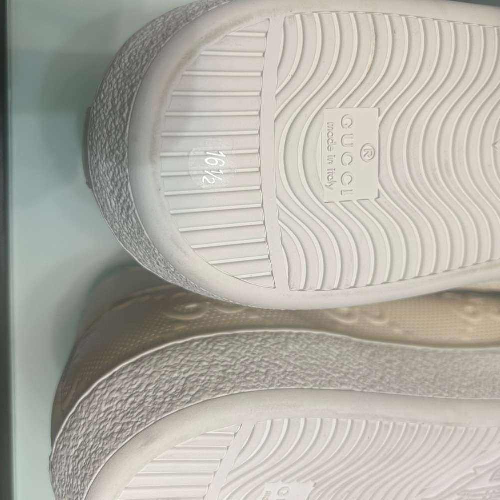 Gucci Men's Off-White Embossed Sneakers - Picture 5 of 6